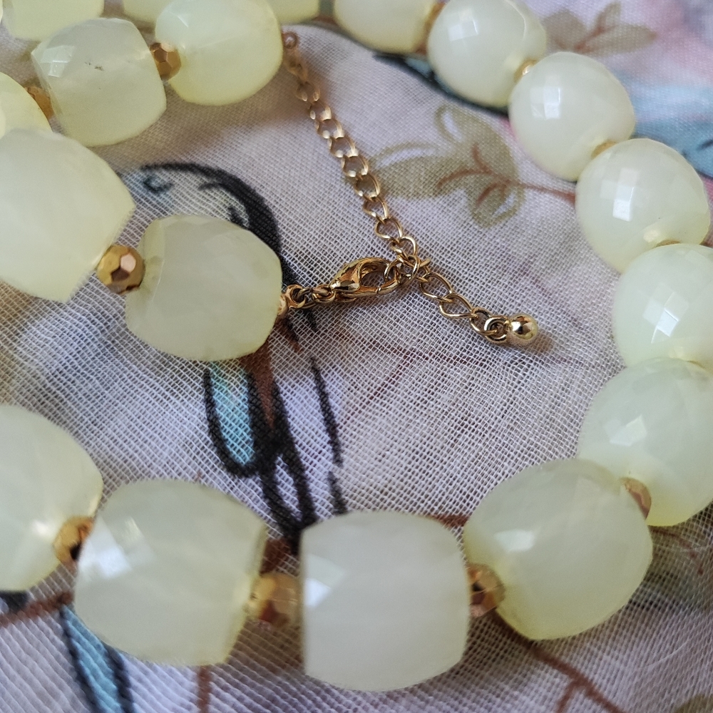 Lemoncello Lemonade Faceted Pale Lemon Yellow Faceted Lucite Necklace Vintage - Picture 6 of 15